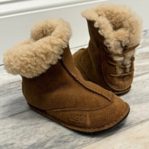 UGG BOO Infant Medium Unisex size 4/5 (12-18 months) 5206 Chestnut Boot - Picture 1 of 8
